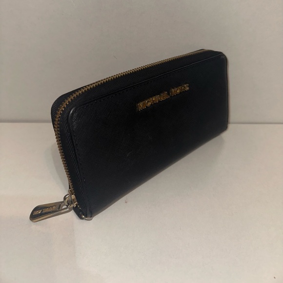 Michael Kors Wallet - Picture 2 of 3